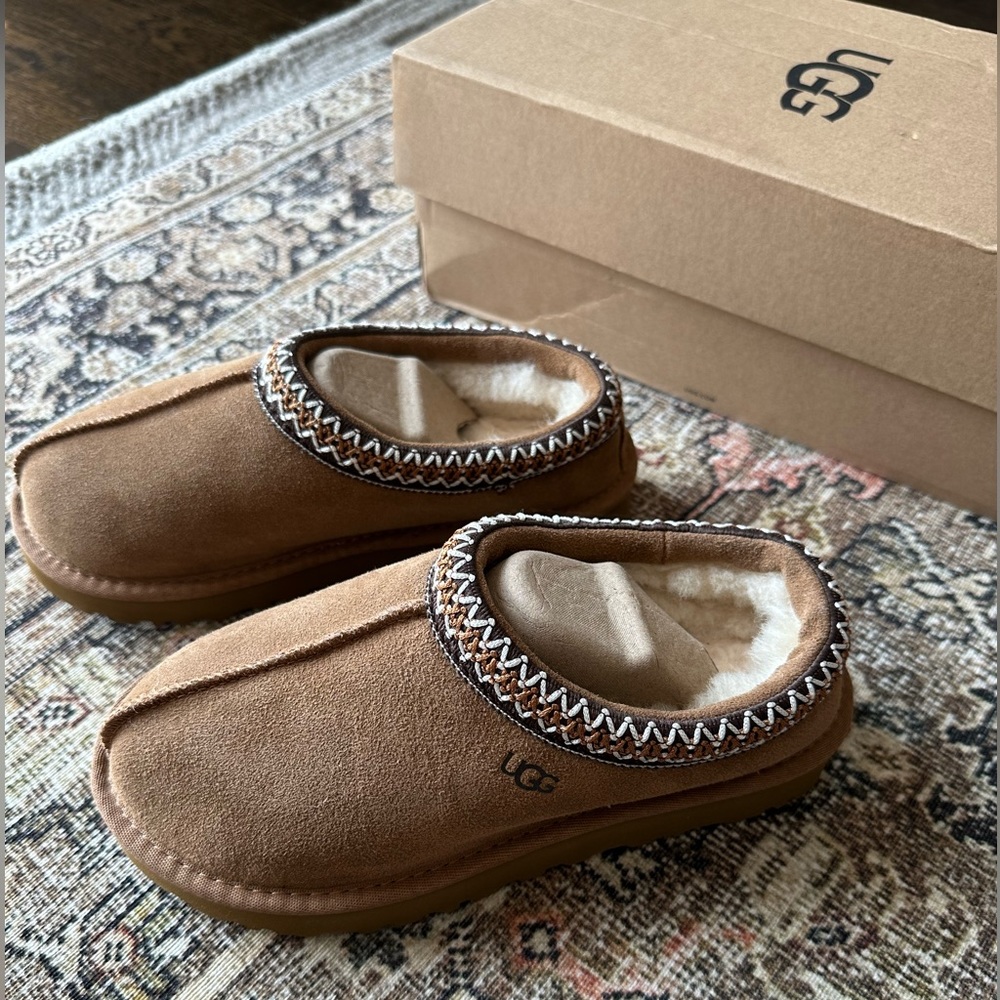 Brand New Ugg Tasman clogs with box size 6